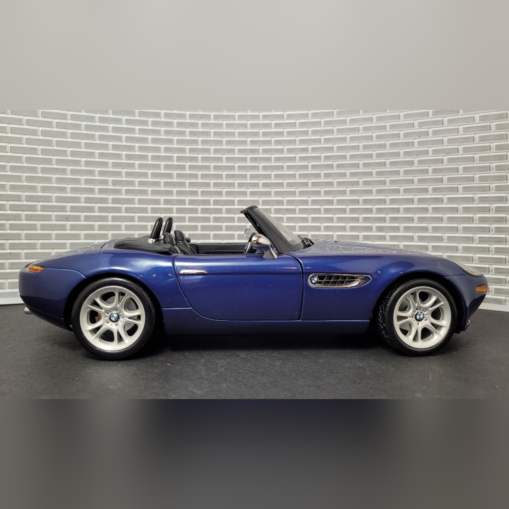 Kyosho 1/18 Scale Collectible BMW Z8s